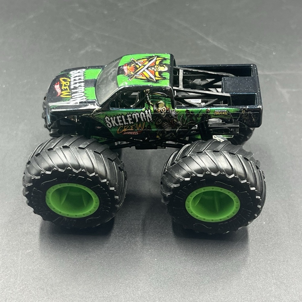 HOT WHEELS MONSTER TRUCKS SKELETON CREW BLACK & GREEN‎ 1:64 DIECAST 3 3/4" TRUCK - Picture 3 of 6